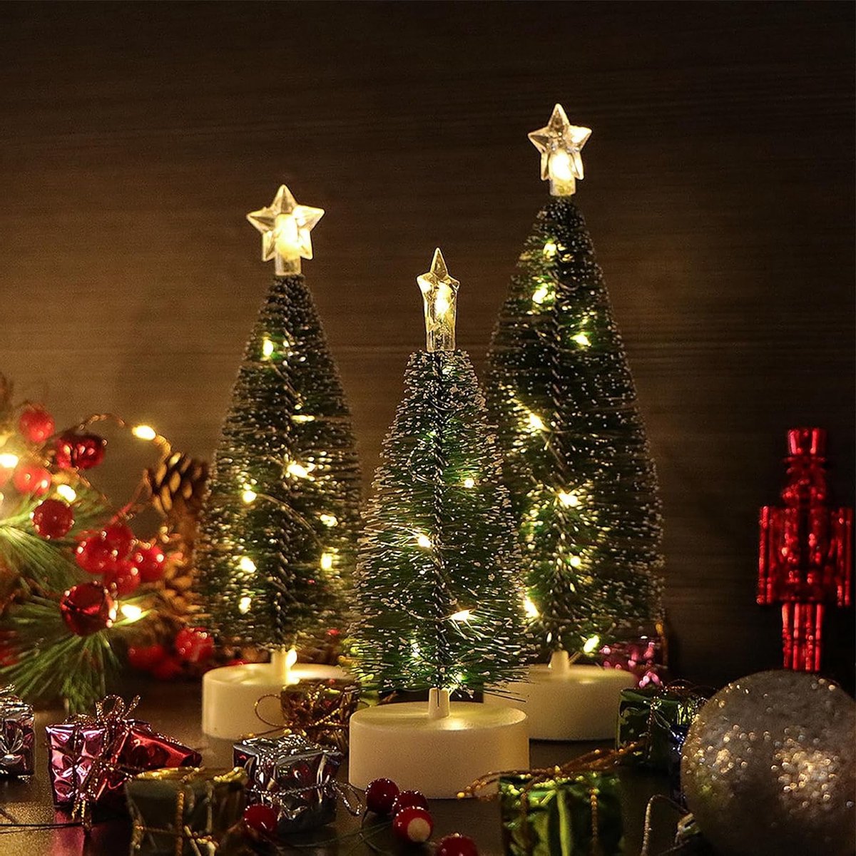 Kleine Kunstkerstboom van 20 cm met LED-verlichting - Miniatuur Tafeldecoratie voor Kerstmis, Kunststof Slimme Boom en Ornament voor een Feestelijke Sfeer