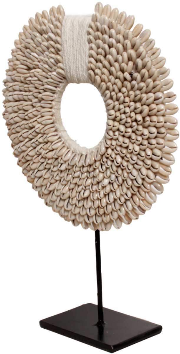 H1 Kleine Schelpenketting Op Standaard
