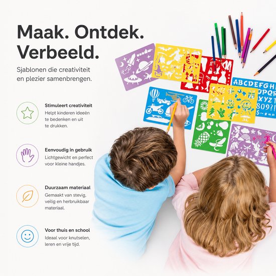 Kinderen gebruiken sjablonen met vormen zoals eenhoorns, robots en alfabet om te tekenen.