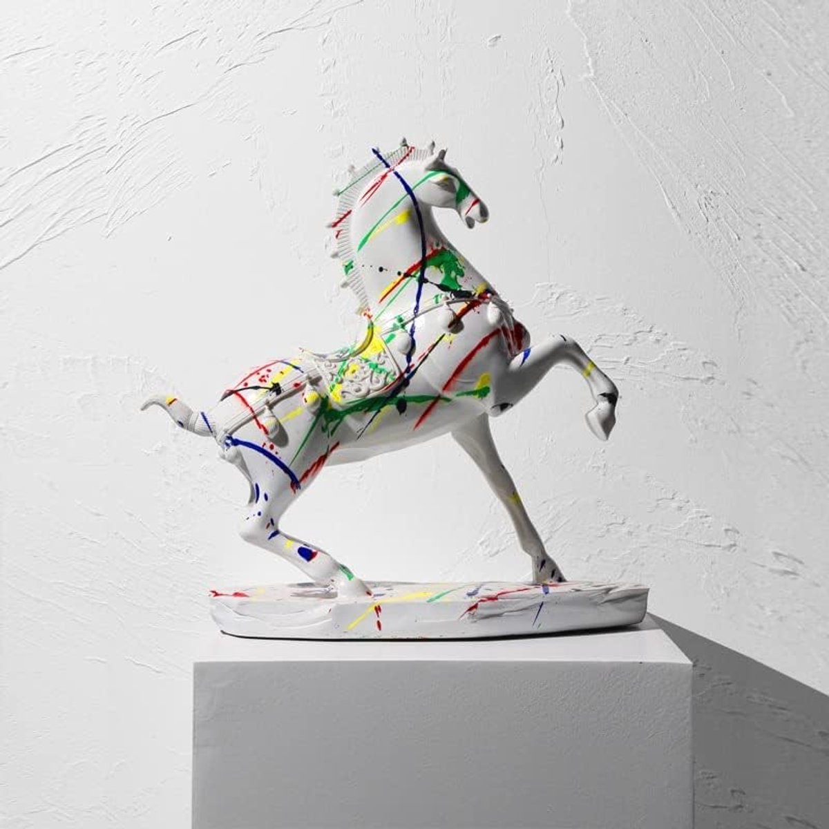 Paardenbeeld Ornament voor Thuis en Kantoor - Moderne Kunst Stijl Beeldjes, Handgemaakte Decoratie, Kleurige Figuren (6 Stijlen Beschikbaar)