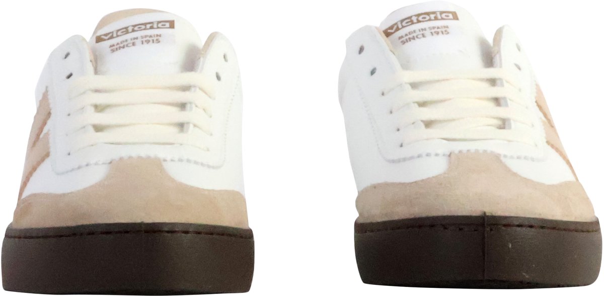 Sneakers met veters