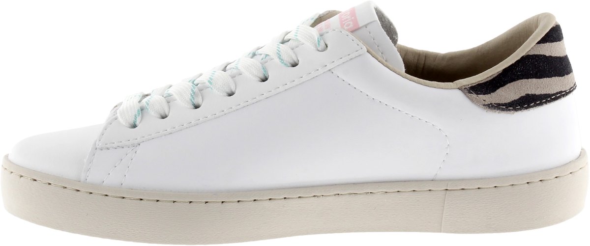Sneakers met veters