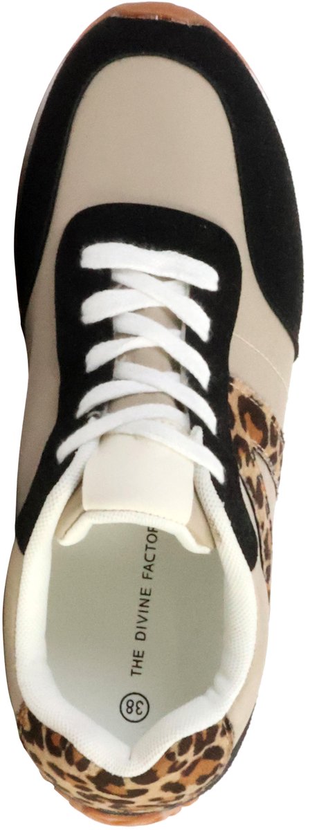 Sneakers met veters
