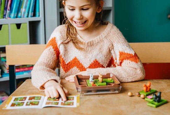 SmartGames Squirrels Go Nuts! - Compacte Schuifpuzzel Denkspel - 60 Educatieve Eekhoorn Uitdagingen - Reisspel & Solospel - Vanaf 6 Jaar
