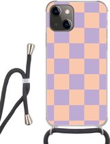 Telefoonhoesje Geschikt voor iPhone 13 Mini - Schaakbord patroon - Paars - Roze - Blokjes - Siliconen - Crossbody - Backcover met Koord - Telefoonhoesje met koord - Hoesje met touw Telefoonhoesje