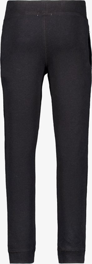 Achterkant van een zwarte joggingbroek.