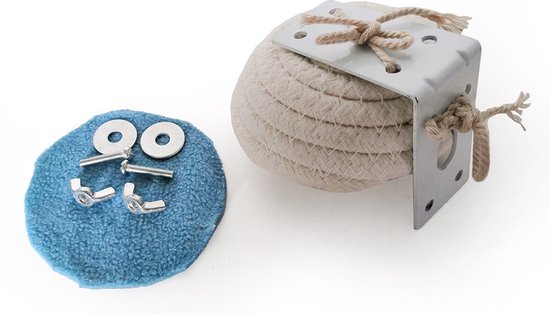 Cobwand Met Nestmateriaal Voor Wilde Bijen in Natuurlijke Tuinwasgaten in Een Modderwand Stock