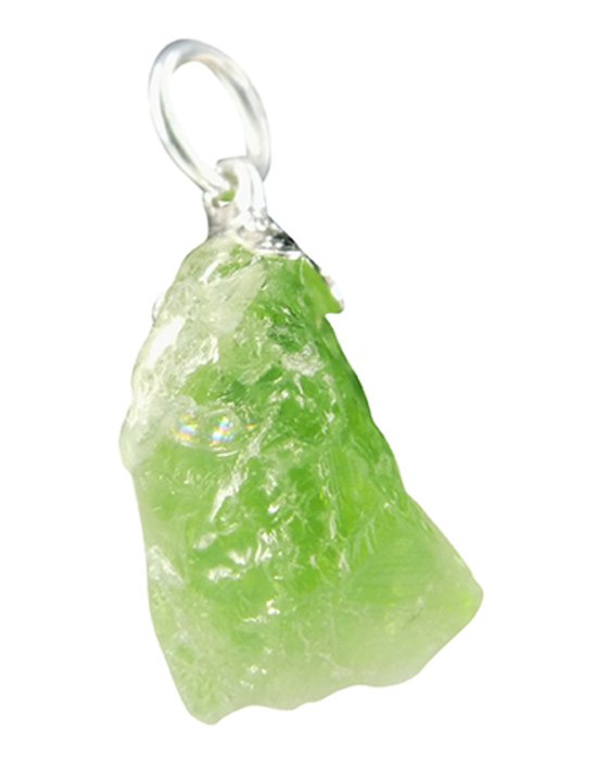 Rauwe peridoot edelsteen hanger, heldergroen met zilverkleurig oogje.