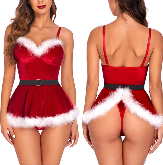 Model in rood fluwelen kerstjurkje met witte bontrand en zwarte riem, van voren en van achteren.