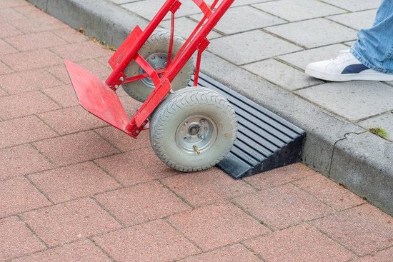 Rubberen Drempelhulp Schuur 15 cm - Toepassingsgebied: Buiten - Breedte: 60 cm - Hoogte: 15 cm - Diepte: 33 cm - Antislip - Oprijplaat - Drempelhelling - Oprijhelling