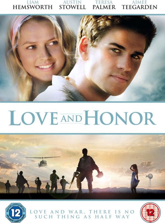 Poster voor de film 'Love and Honor' met Liam Hemsworth en Teresa Palmer, met militaire figuren en een helikopter.