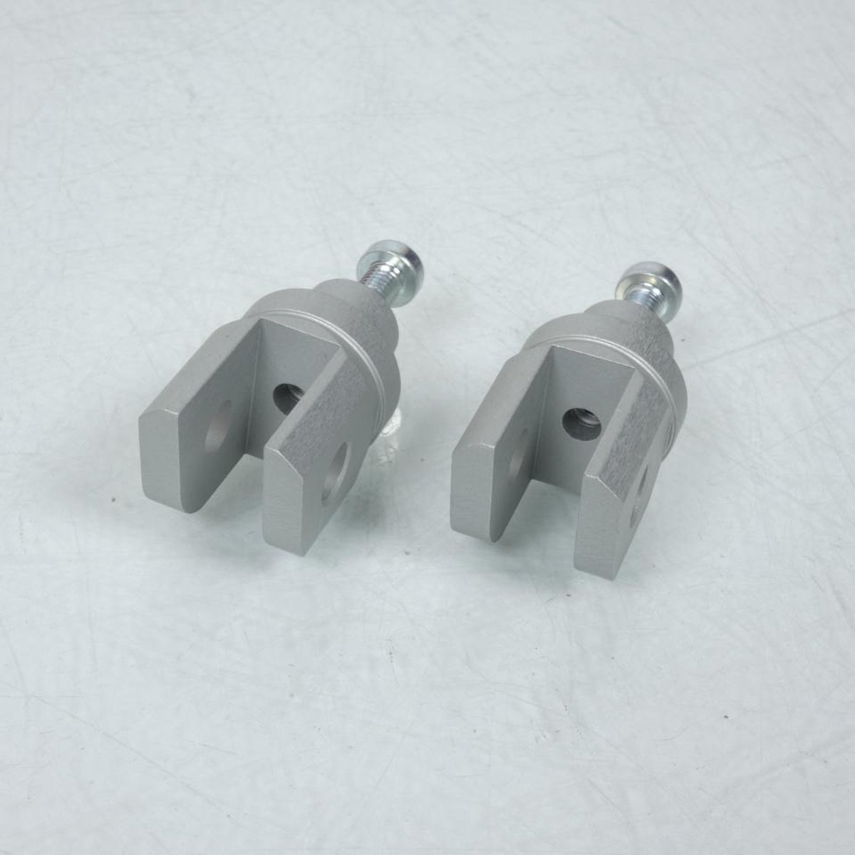 Paire Chape de repose pied AV Lightech pour moto Suzuki 125 GSX-S FTP005SIL
