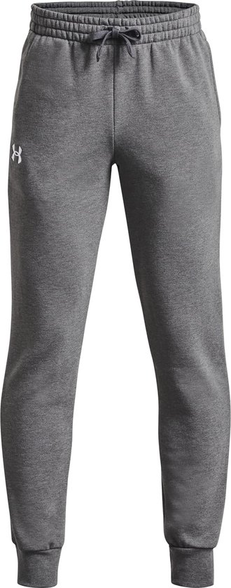 Grijze joggingbroek voor jongens met een wit Under Armour logo op het linkerbeen, een trekkoord in de taille en elastische enkelboorden.