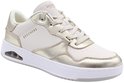 Witte sneaker met champagnekleurige accenten en zichtbare luchtkussen in de zool.