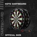 Twee KOTO King Classic dartborden, officieel formaat, met drie dartpijlen.