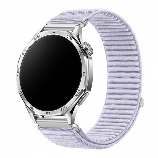 Zilverkleurig smartwatch met lavendelkleurig, geribbeld nylon bandje.