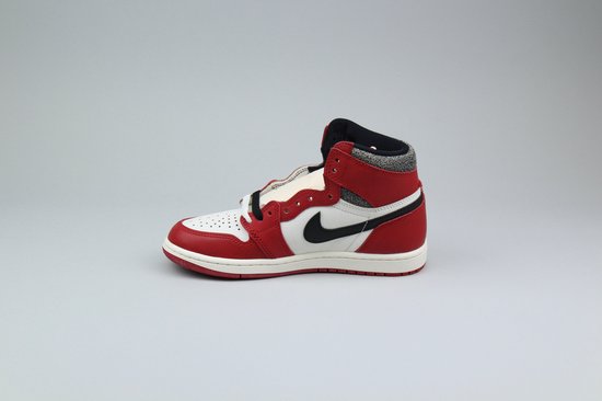スニーカー Air Jordan 1 Retro High OG Chicago GS Jordan 1 Retro High OG Chicago Lost and Found (GS) | bol