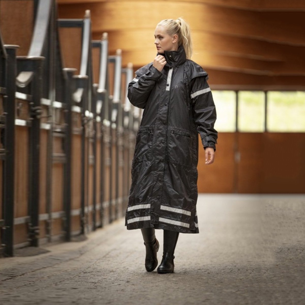EQUITHEME RIDERCOAT LANGE REGENJAS Zwart