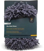 Grijze U-Sport microvezel washandschoen op verpakking. De tekst 'Bike Wash Glove' staat op de verpakking.