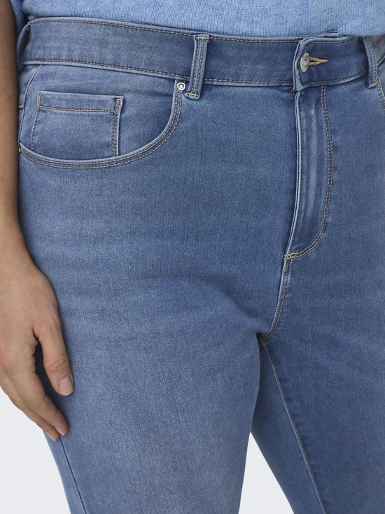 Blauwe spijkerbroek, close-up van de voorkant met zakken.