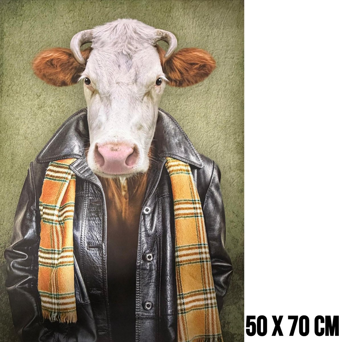 Allernieuwste.nl® Canvas Schilderdij Vintage Antropomorfe Koe in Leren Jas – 50 x 70 cm - Humor Dieren – Wanddecoratie – Muurdecoratie – Portret