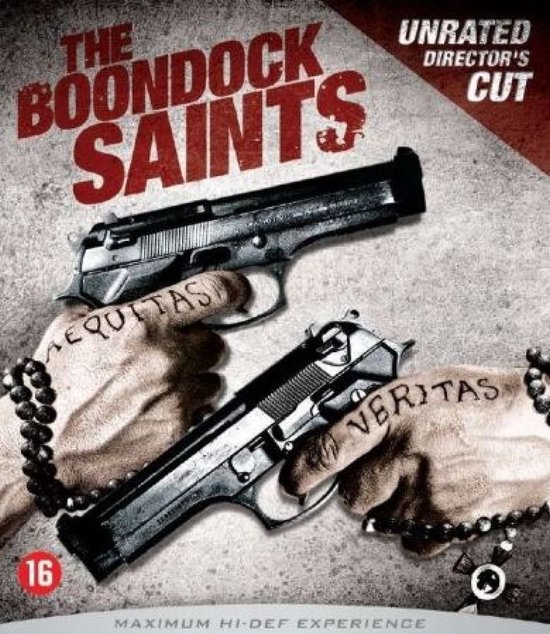 Blu-ray hoes: 'The Boondock Saints Unrated Director's Cut'. Twee handen houden pistolen vast. Op de pistolen staat 'Aequitas' en 'Veritas'.