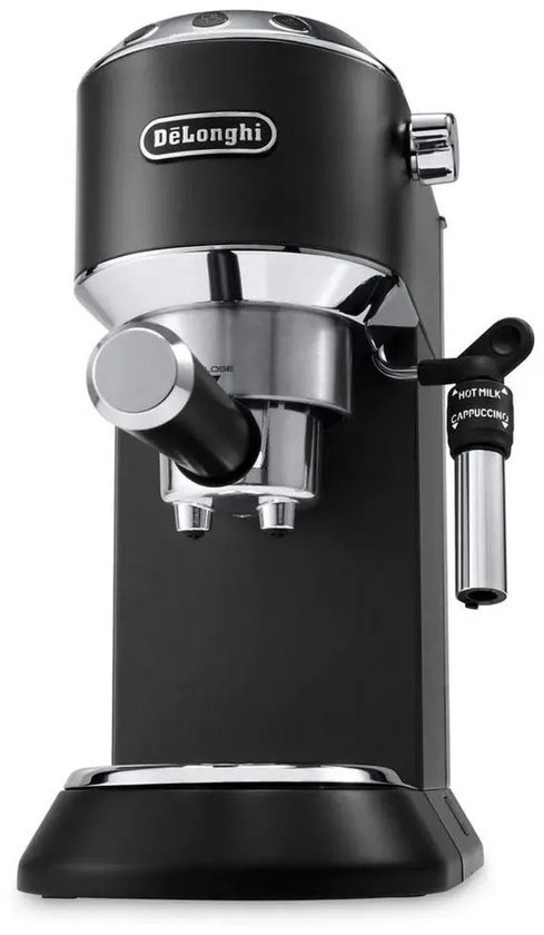 Zwarte De'Longhi Dedica pistonmachine met chroomaccenten.