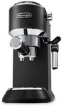 Zwarte De'Longhi Dedica pistonmachine met chroomaccenten.