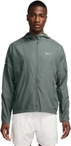 Nike repel miler windrunner jack in de kleur groen.