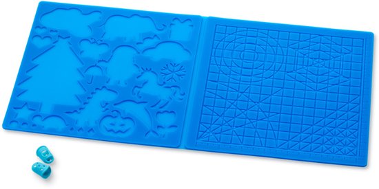 Blauwe mal met diverse kerstfiguren en een rasterpatroon, met twee blauwe vingerkapjes.