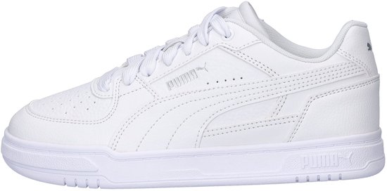Linker witte Puma Caven III sneaker met veters, perforaties en Puma-logo.