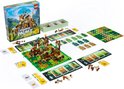 Een LEGO Monkey Palace bordspel opstelling met een doos, een bruine, oranje en beige toren, kaarten en groene speelmat.