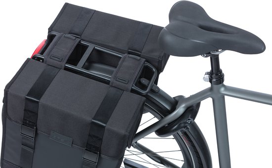 Basil Tour Waterproof Dubbele Fietstas XL - 35 Liter - Zwart van Basil — afbeelding 5