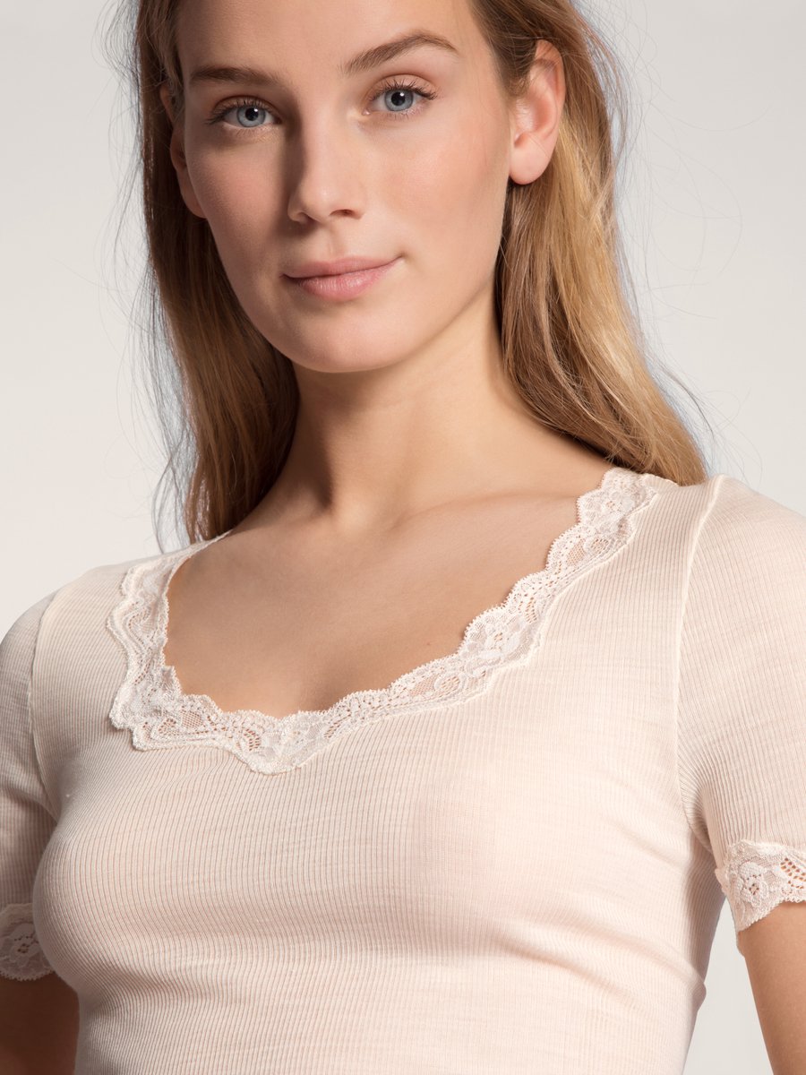 CALIDA luxe wol/zijden top met kant korte mouw beige - L