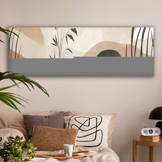 Abstract schilderij in beige tinten met donkere planten en heuvels.