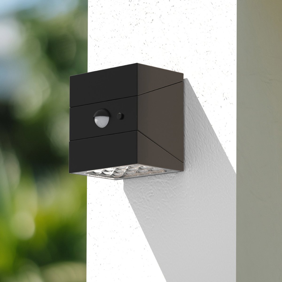 HOFTRONIC Cubos Solar LED Wandlamp met bewegingssensor - 2,5W 300lm - 2700K/4000K/6000K warm wit/neutraal wit/daglicht wit - Kantelbare lichthoek - Kantelbaar zonnepaneel - IP65 waterdicht - Zwart - Downlight
