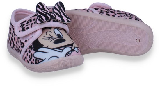 Roze pantoffels met luipaardprint en Minnie Mouse. De zool is zichtbaar.