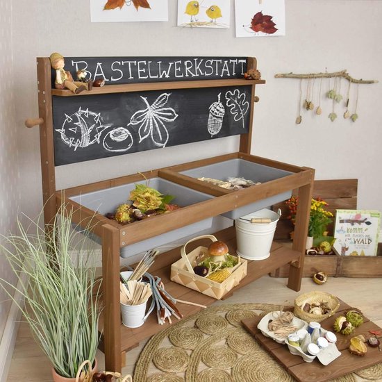 Modderkeuken voor kleine tuinders - Houten buitenkeuken met krijtbord en uitneembare speelbakken van Axi — afbeelding 3