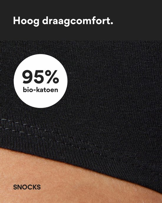 Detail van zwarte stof met tekst '95% bio-katoen'.