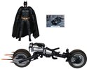 Batman figuur, losse Batpod en een kleine afbeelding van Batman op de Batpod.