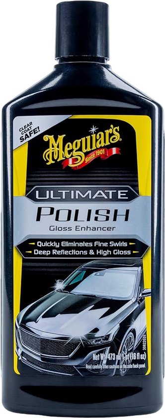 Zwarte fles Meguiar's Ultimate Polish met gele en grijze labels, waarop een glanzende auto staat. Op zwarte achtergrond.
