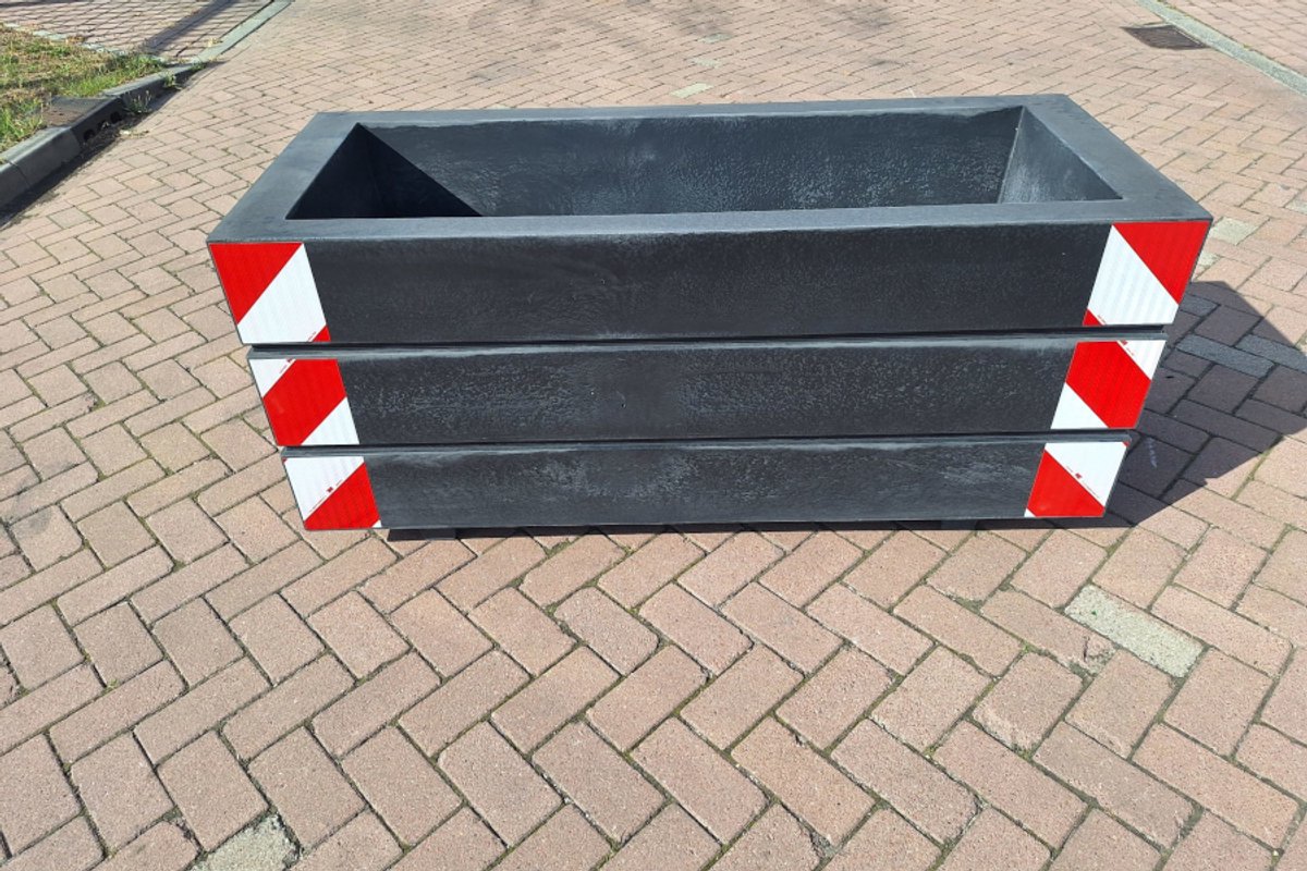 Rockwood® Betonnen Plantenbak/Wegblokkade 1.50m met reflectoren
