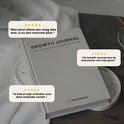 Crèmekleurig 'Growth Journal' op een decoratieve schijf.