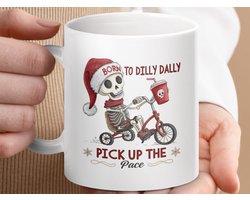 Mok, Skeleton Christmas Mug, Born to Dilly Dally, Tricycle, Funny Bone, Coffee Mug, Cycling, Sarcastic, Holiday Gift, Unique, Mugs