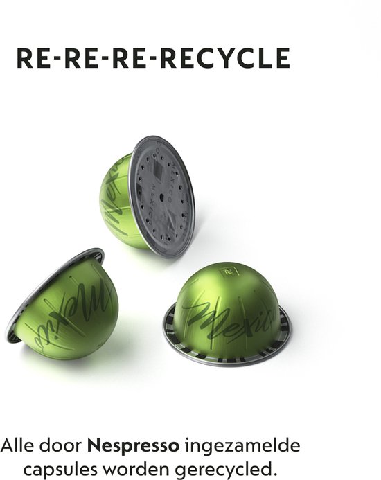Drie glimmende, felgroene Nespresso capsules, gedeeltelijk geopend, met 'Mexico' inscriptie.