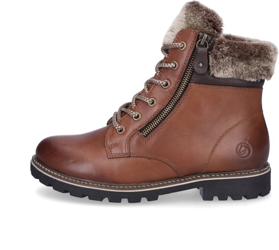 Bruine leren veterboot met rits, bontkraag en veterdetails, van de zijkant gezien.
