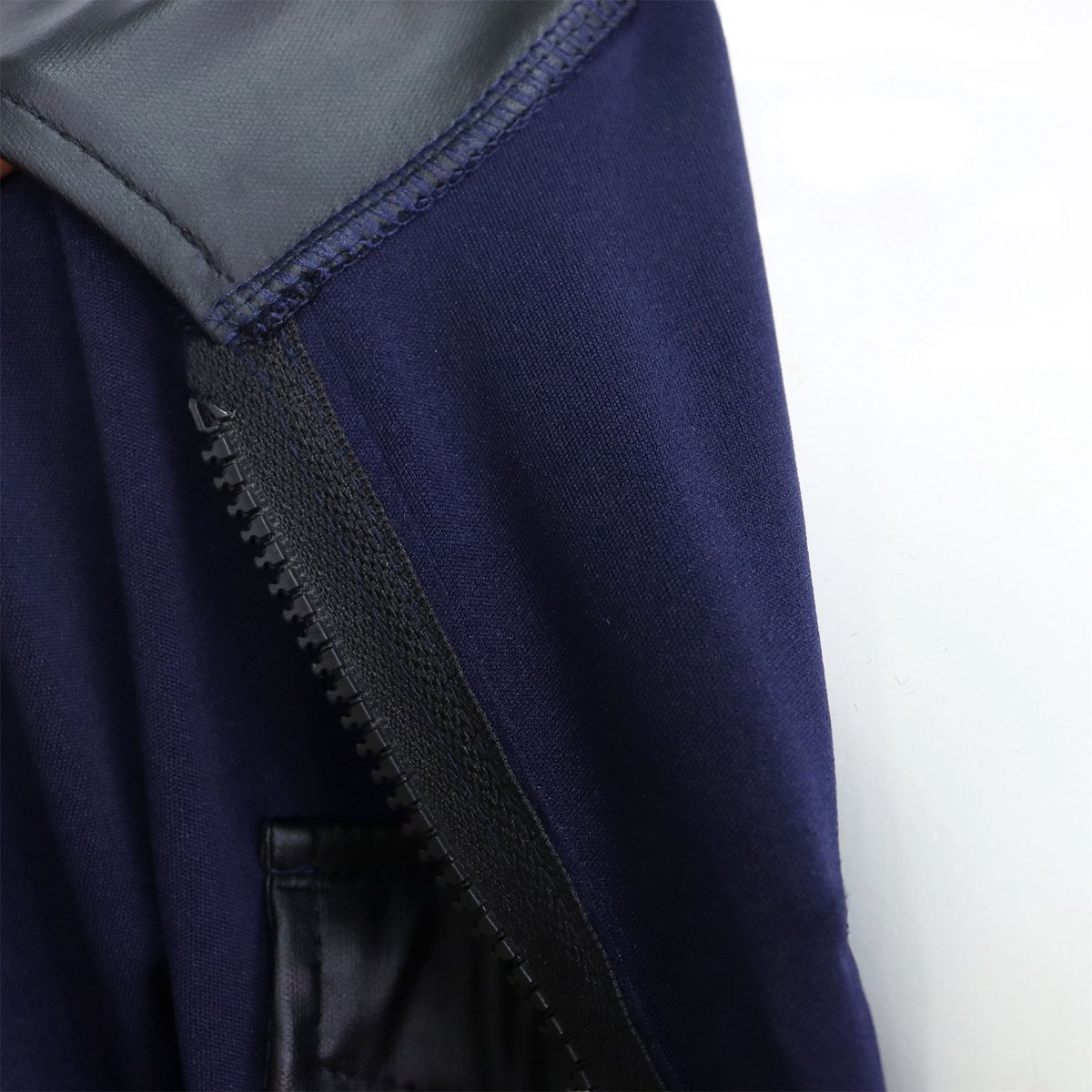 Joya Party® Verkleedpak Sexy Politie Agente Dames | Navy Blauwe stretch jumpsuit met leren details | Politiepet + Riem + Tasje + Handboeien | Verkleedkleding Volwassenen Halloween en Carnaval Vrouw | — afbeelding 8