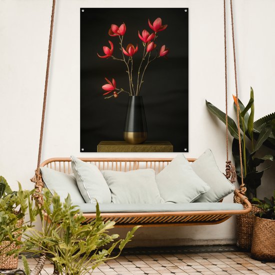 Tuinposter 90x120 cm - Tuindecoratie Rode - Bloemen - Vaas - Poster voor in de tuin - Buiten decoratie - Schutting tuinschilderij - Tuindoek muurdecoratie - Wanddecoratie balkondoek