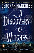 Boekomslag: "A Discovery of Witches" van Deborah Harkness, met een donkerblauwe achtergrond versierd met sterren en astrologische symbolen. De titel is in grote, witte letters met schaduwen.