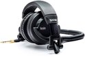 Zwarte DJ-koptelefoon met Hercules-logo, opgerolde kabel en 6,35mm adapter.